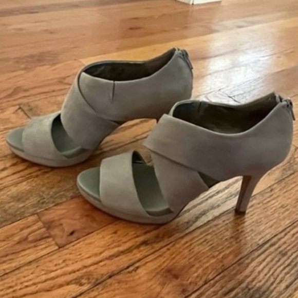 "Like New" Banana Republic Gray suede open toe, back zipper bootie - size 7 - Picture 3 of 11